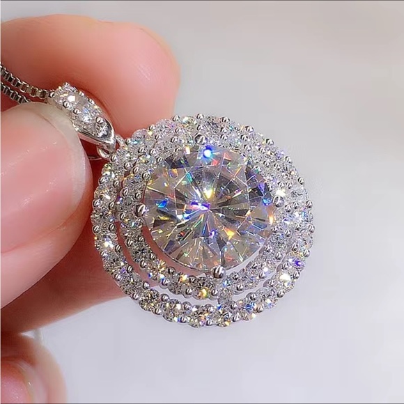 Temporary sold out💎Small 3.2 TCW Halo Circle Diamond Necklace💎 - Picture 6 of 7